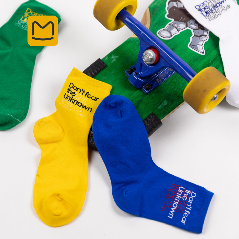 Ma Bee's nest travel personality tide socks Street skateboard basketball socks middle tube sweat-absorbing cotton socks white blue yellow green four colors