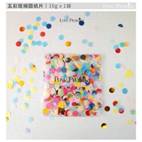 Красочные круглые кусочки бумаги