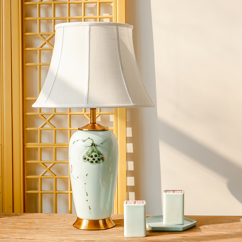 New Chinese style shadow blue lotus ceramic desk lamp hand - made Chinese wind restoring ancient ways home warm sitting room place of bedroom the head of a bed