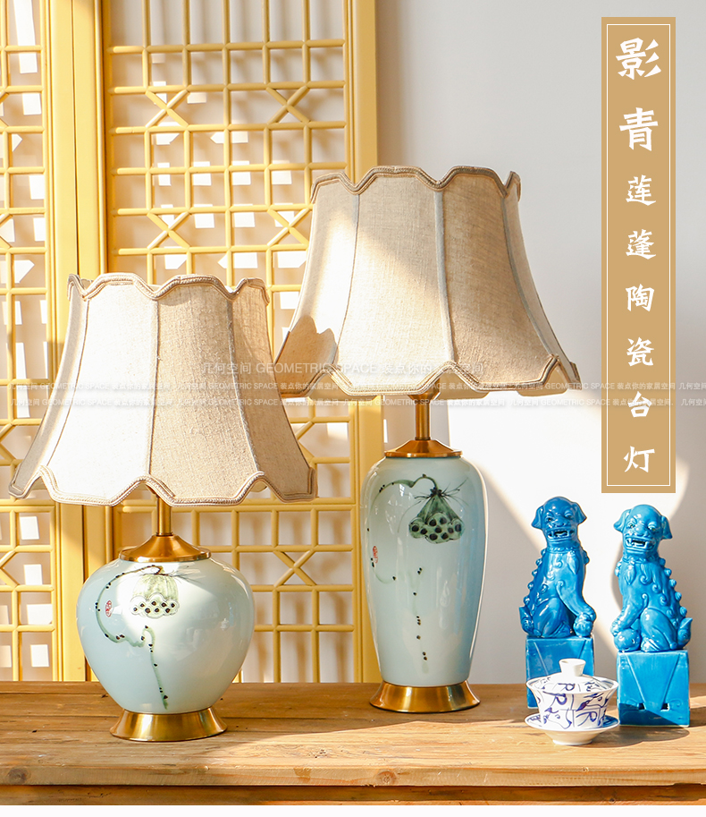 New Chinese style shadow blue lotus ceramic desk lamp hand - made Chinese wind restoring ancient ways home warm sitting room place of bedroom the head of a bed