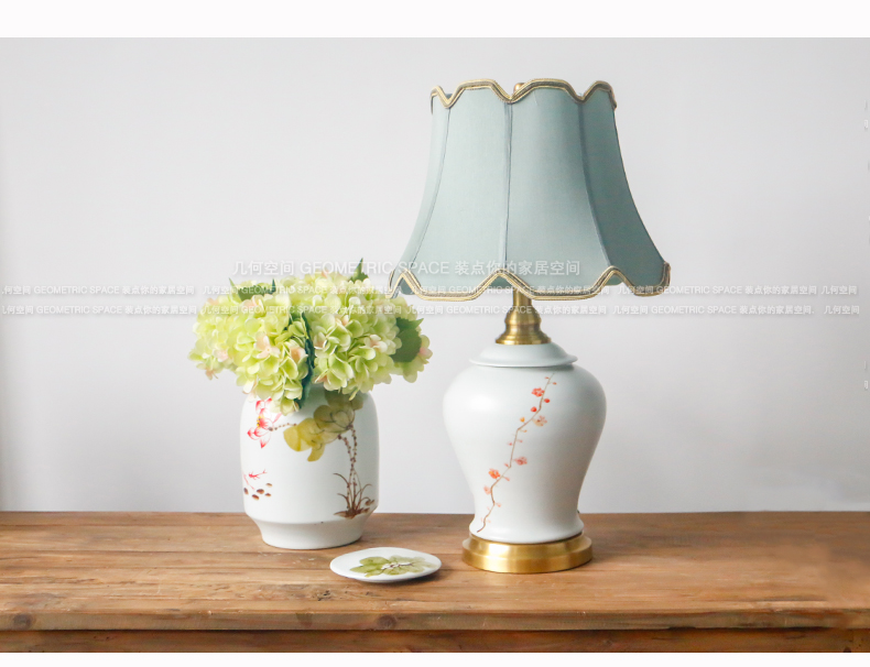 I and contracted hand - made name plum flower ceramic desk lamp of new Chinese style classical example room sitting room lamps and lanterns of bedroom the head of a bed is placed