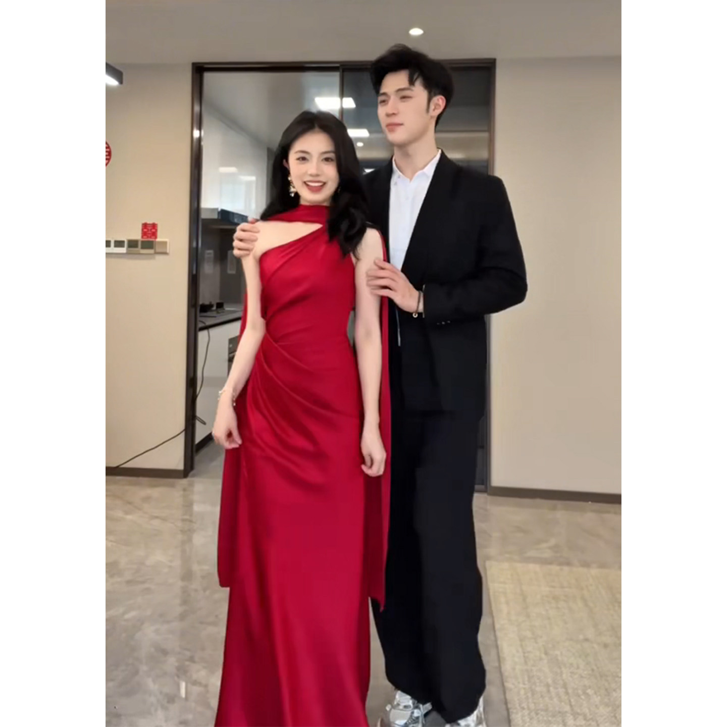 红色晚礼服2025新款高端轻奢小众主持人结婚敬酒服新娘订婚礼服夏,惊艳全场的夏日婚礼首选!-礼服-淘宝好物网