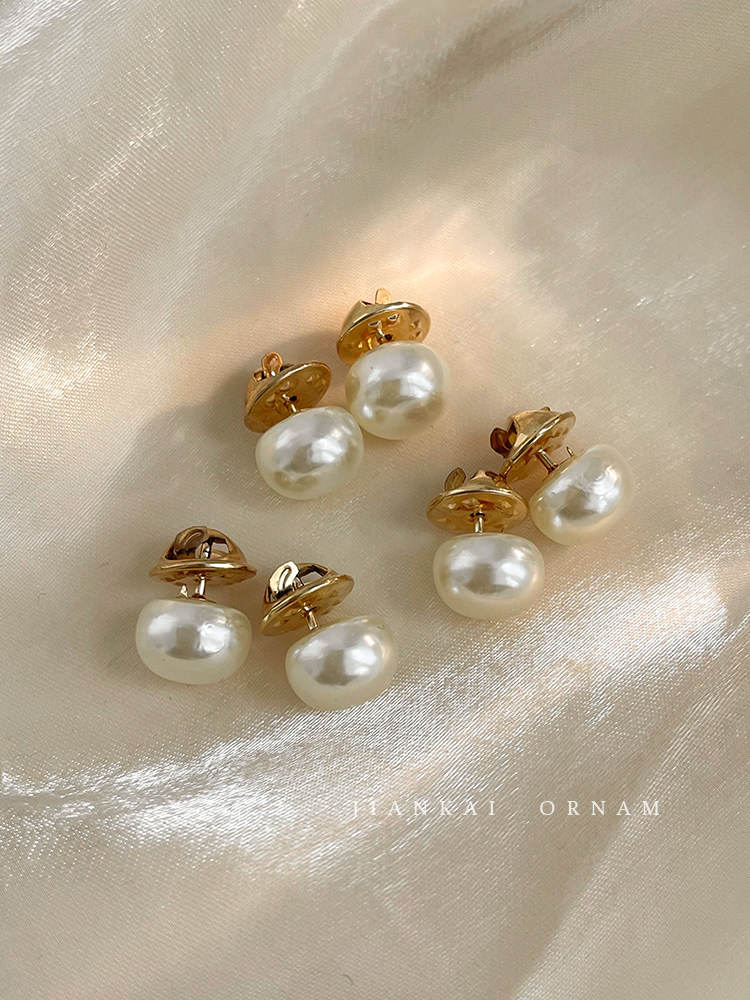 High-End Exquisite and Fashionable Pearl Brooch Button to Fix the Collar of Clothes, Chest Pin to Prevent Exposure, Hidden Button for Women