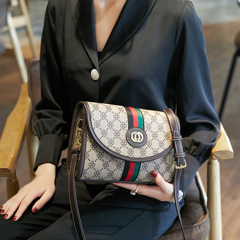 Hong Kong tide brand premium sense ins versatile internet celebrity simple small bag bag women 2022 new fashion one-shoulder cross-body bag