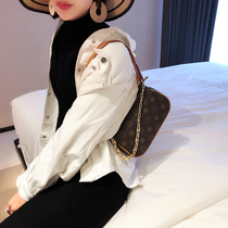 Hong Kong tide brand French vintage print small bag mobile phone bag womens 2020 new Korean version of the fashion armpit bag bag