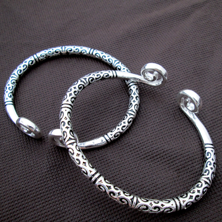 Retro Bracelet Miao Silver Bracelet~Longyun Chengxiang (Romantic Valentine's Day)