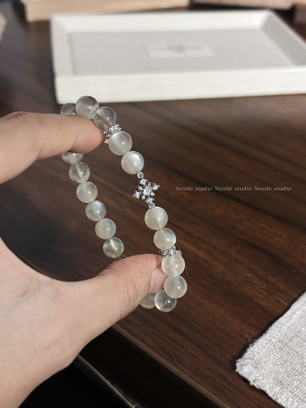 Nicole's Original Natural Silver Moonstone Bracelet, Exquisite, High-End, Elegant and Light Luxury Bracelet