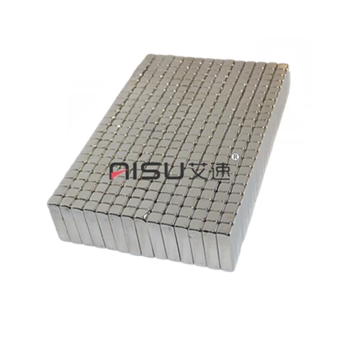 Прямоугольный магнит, поглощающий железный камень.