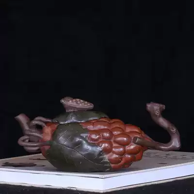 Taiwan circulating old purple sand pot famous master Jiang Rong made red mud two-color powder pulp grape pot by hand in the early days