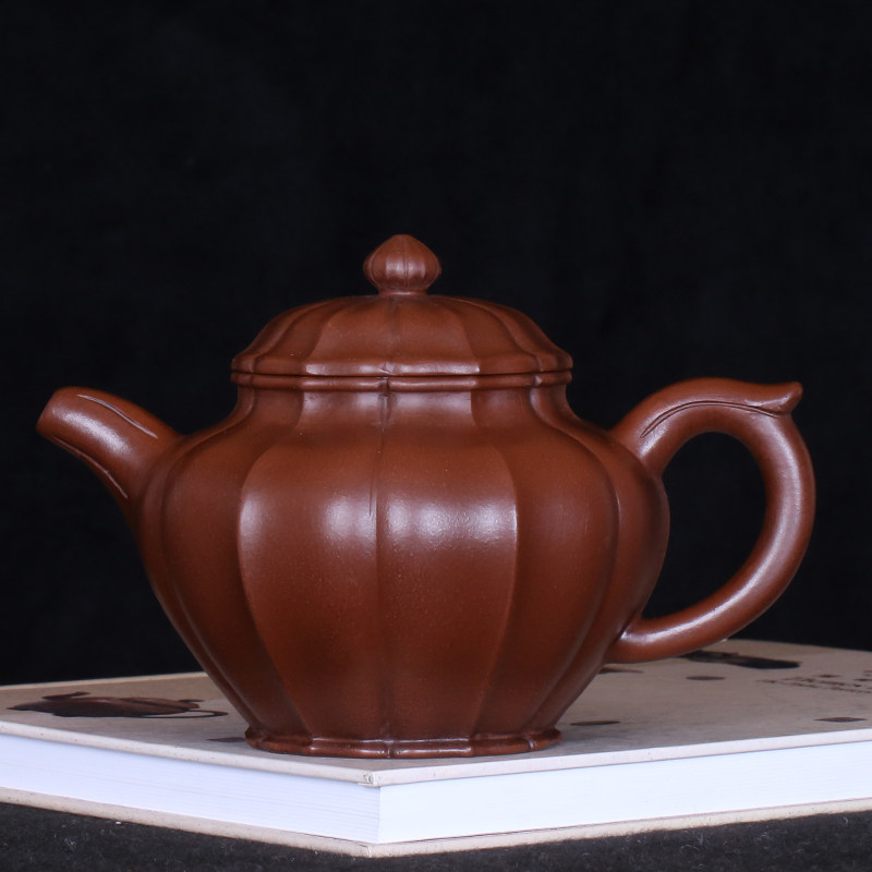 Taiwanese old Zisha pot, famous master Gu Jingzhou, hand-made rib-patterned teapot in the early days of the Cultural Revolution