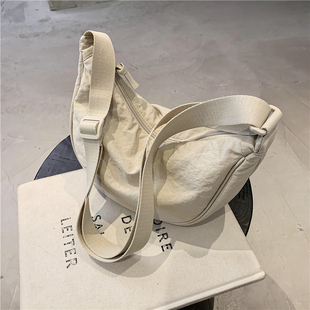 u家试衣间饺子包女2021新款潮网红时尚单肩包简约ins尼龙斜挎小包