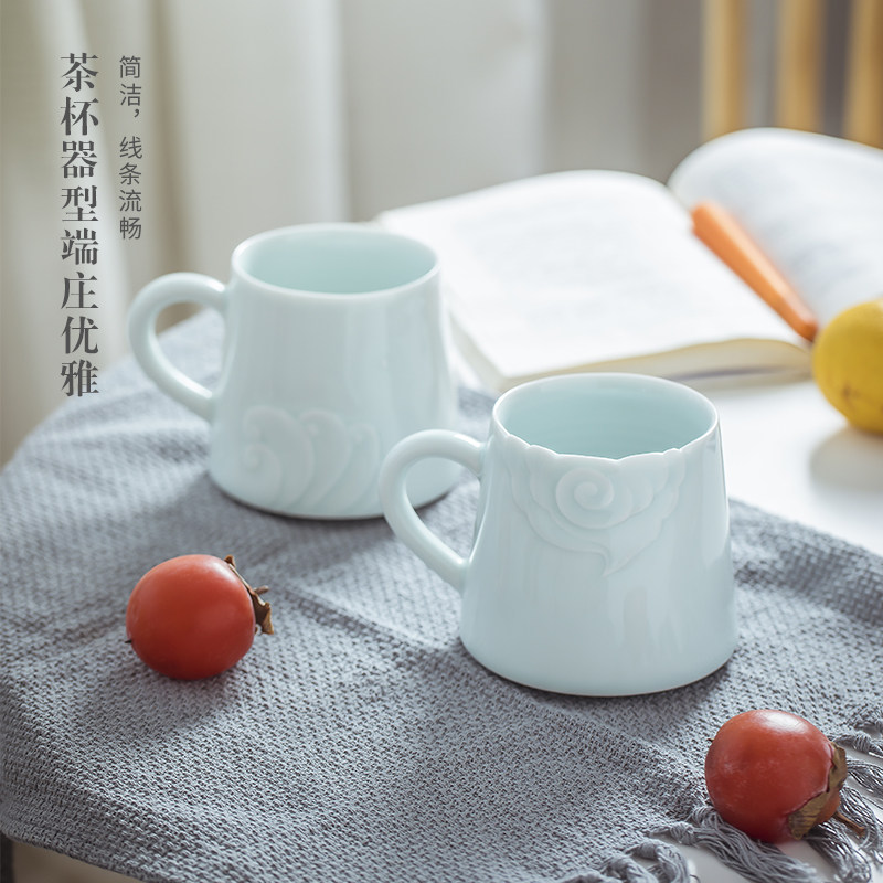 Cloud art of jingdezhen ceramic cups xiangyun pure hand - carved celadon keller waves green office cup