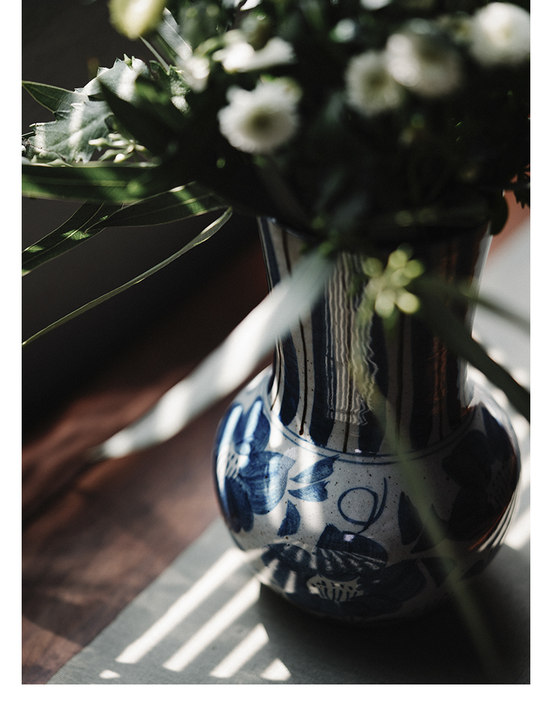 Chinese hand - made small plug-in of blue and white porcelain vase sitting room place jingdezhen checking ceramic creative hydroponic flowers