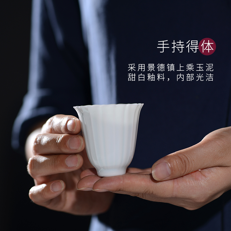 Cloud art of jingdezhen BeiYing hand - carved kwai petals expressions using tea, green tea kungfu tea masters cup