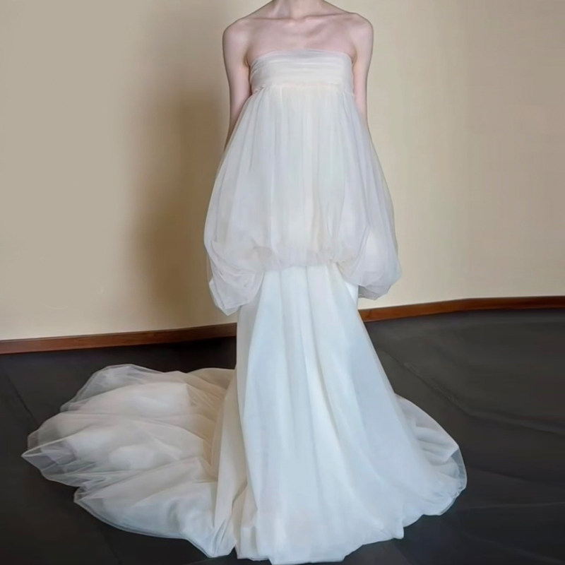 French-Style Strapless White Dreamy Robe for Women, Bride's Light Wedding Dress with a Train for Travel Photography and Going Out French-Style Strapless White Dreamy Robe for Women, Bride's Light Wedding Dress with a Train for Travel Photography and Going Out
