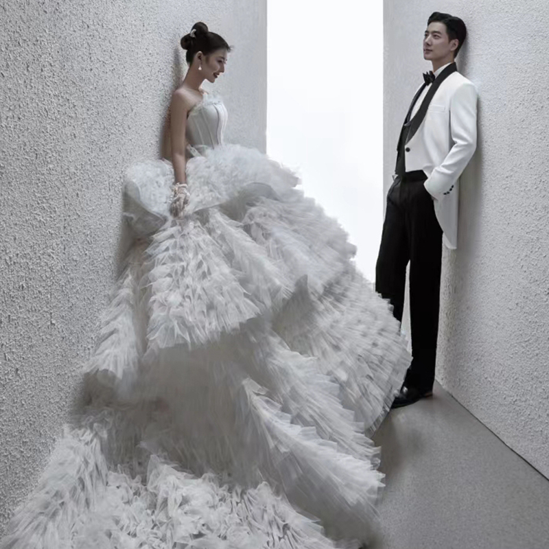 Minimalistic clothing suitable for photo sessions, Korean style Minimalistic clothing suitable for photo sessions, Korean style