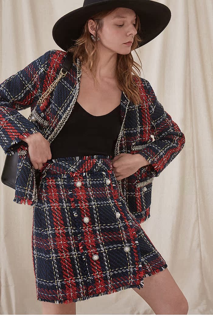Áo len lông cừu tweed kẻ sọc cổ tròn tay dài áo khoác + eo cao Một từ váy ngắn phù hợp với nữ mùa thu đồ mặc nhà