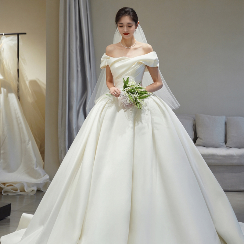 Straight shoulder main wedding dress small satin noodles 2023 new brides going out the main yarn retro satin face palace windy main yarn-Taobao