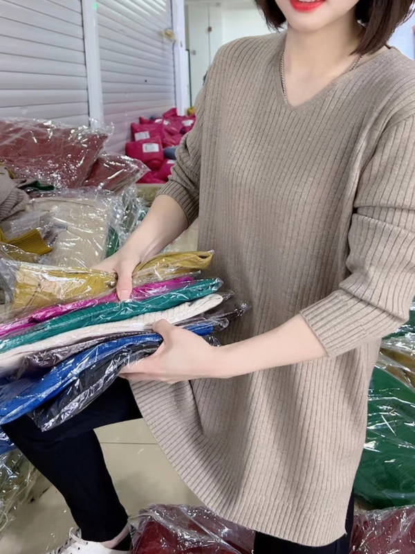 Spring and Autumn New Product 2024 Korean Style V-Neck Sweater for Women, Pullover, Loose Mid-Length, Outerwear, Lazy Style Knitted Base Shirt