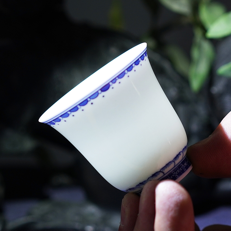 The Master of the blue and white porcelain cup single cup suit only hand - made of high - end checking ceramic jingdezhen kung fu tea sample tea cup