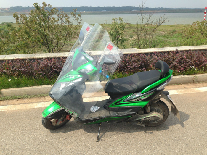 Windproof quá khổ dày xe gắn máy ba bánh xe điện minh bạch trên và dưới kính chắn gió phía trước kính chắn gió xe moto