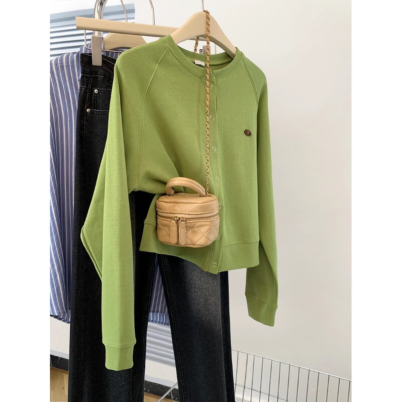 Green Long-Sleeved Hoodless Sweatshirt for Women, Spring and Autumn 2026 New Popular Loose Short Baseball Jacket Cardigan Top Green Long-Sleeved Hoodless Sweatshirt for Women, Spring and Autumn 2026 New Popular Loose Short Baseball Jacket Cardigan Top
