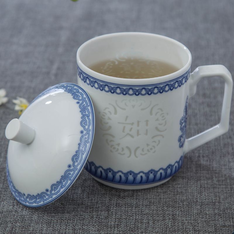 Is the the original brand of jingdezhen blue and white household of Chinese style and exquisite porcelain office with cover ceramic cups customization