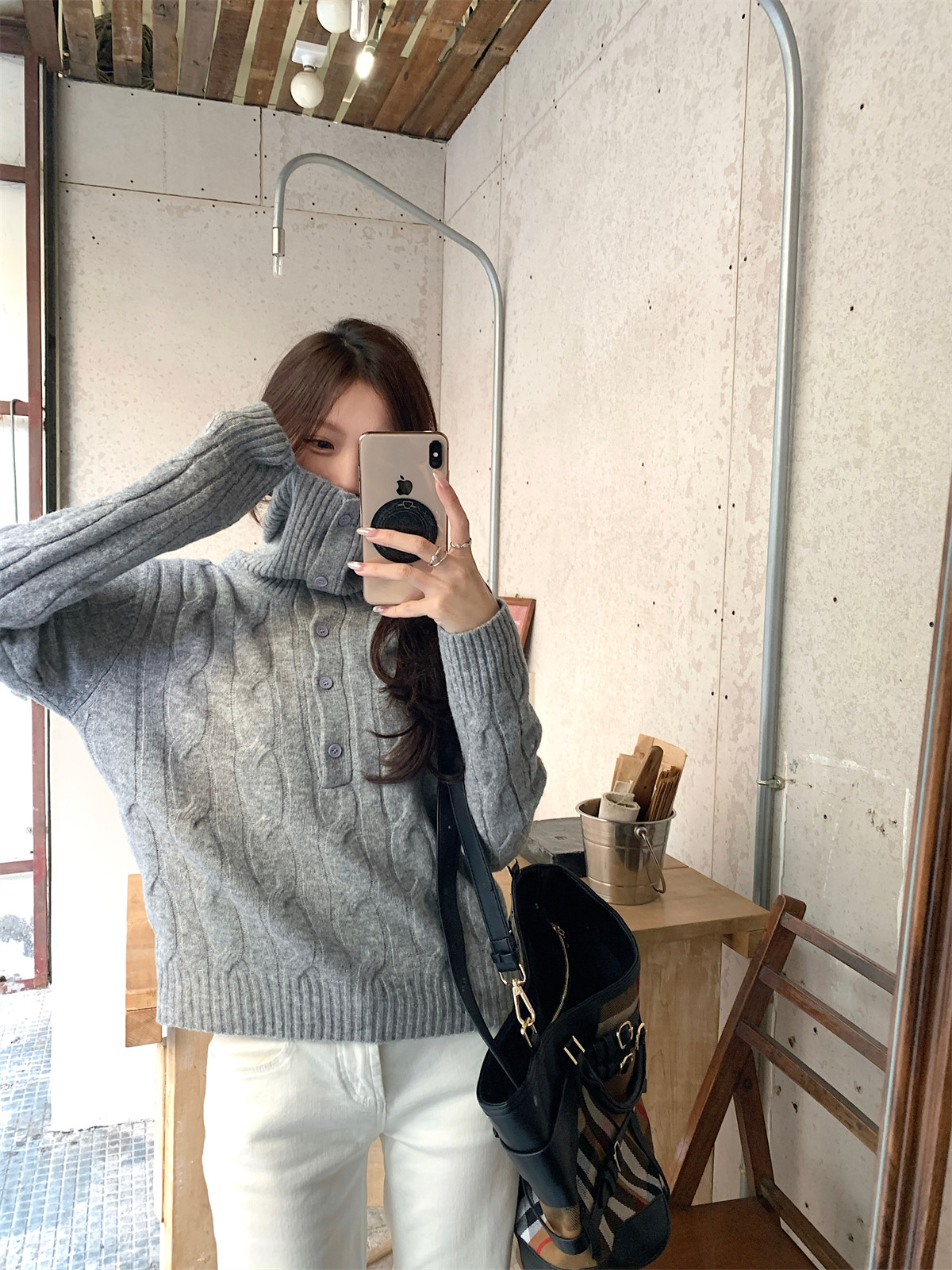 이른 봄 프랑스식 복잡한 고대 돈 바람 꽈배기 터틀넥 단추 디자인 스웨터 니트 스웨터 느긋한 바람 순수한 욕망 맨위 여성 상세 이미지 3
