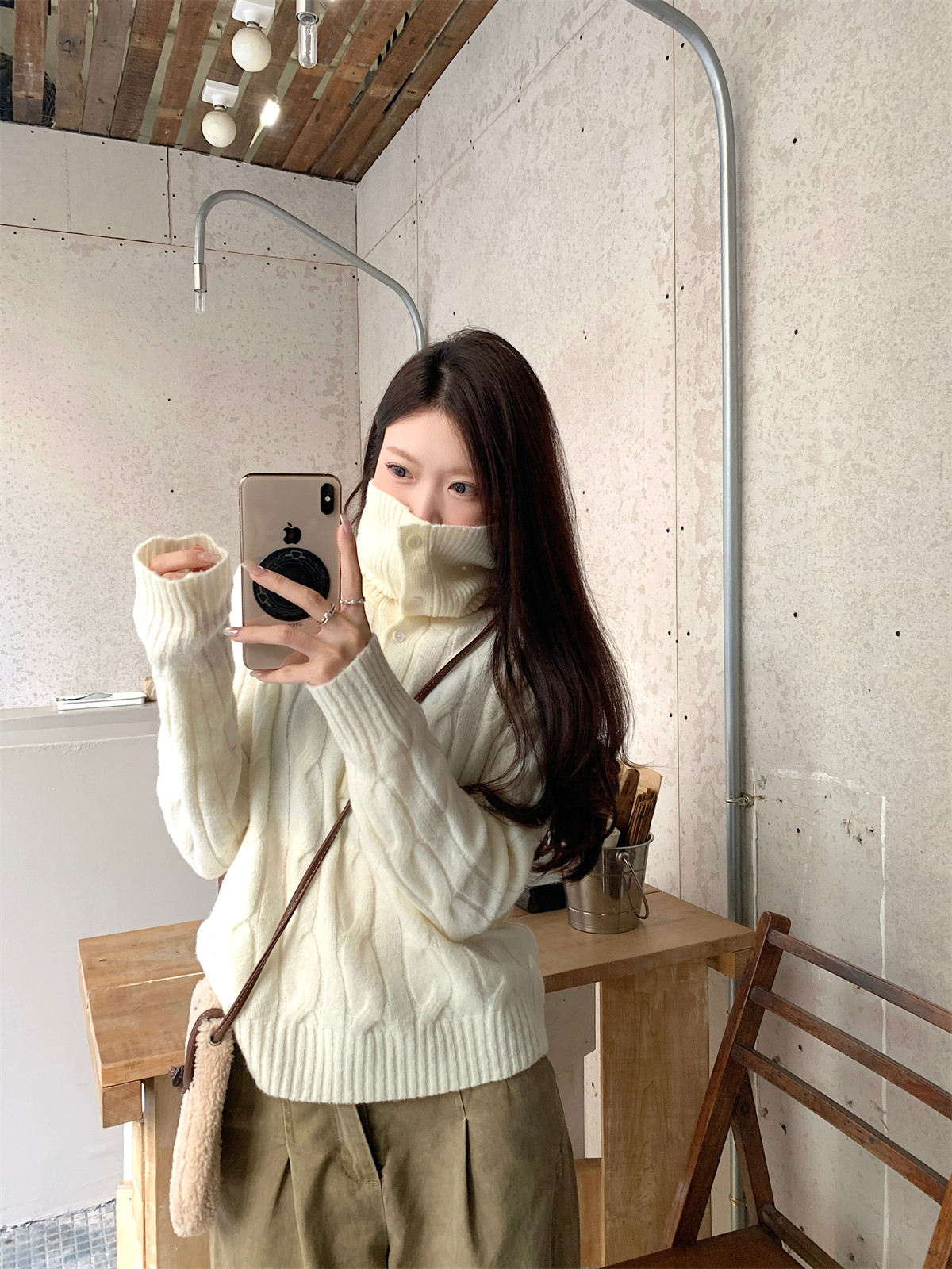 이른 봄 프랑스식 복잡한 고대 돈 바람 꽈배기 터틀넥 단추 디자인 스웨터 니트 스웨터 느긋한 바람 순수한 욕망 맨위 여성 상세 이미지 29