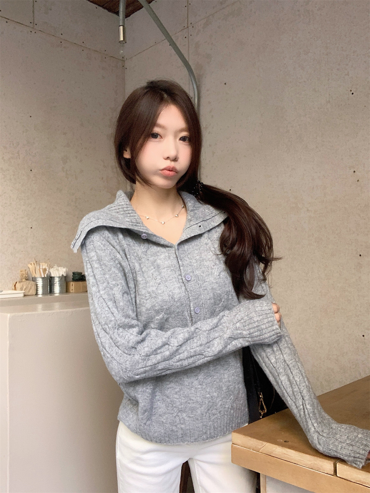 이른 봄 프랑스식 복잡한 고대 돈 바람 꽈배기 터틀넥 단추 디자인 스웨터 니트 스웨터 느긋한 바람 순수한 욕망 맨위 여성 상세 이미지 2