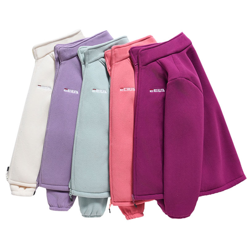 春、秋、冬のアウトドアウェアに最適な、裏地付きフリース素材の厚手フリースジャケット。防風性と保温性に優れたスタンドカラーのインナースウェットシャツで、カジュアルスタイルです。