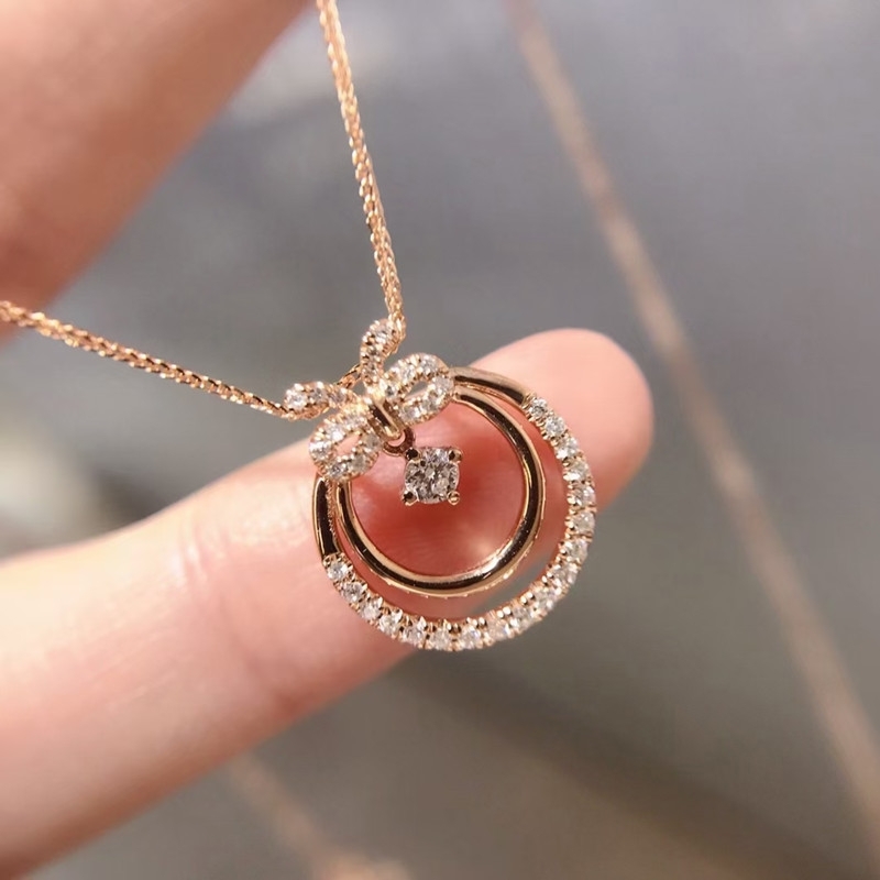 为何越来越多女生喜欢戴“刚刚逃公主”项链。