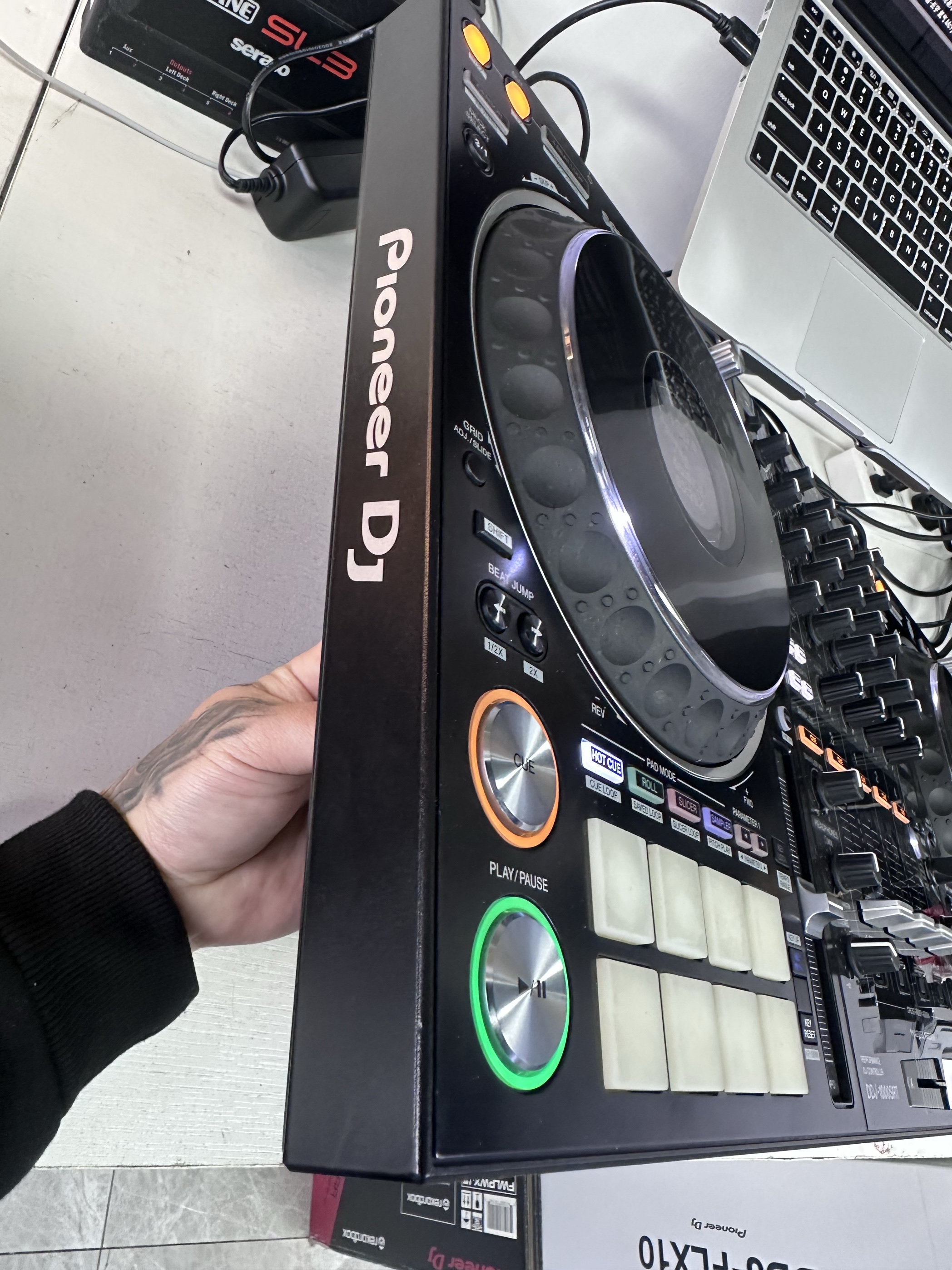 先锋DDJ-1000SRT打碟机:DJ新手也能秒变高手!黑科技+高颜值,真的香到爆!-打碟机-淘宝好物网