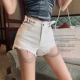 Quần short denim eo cao màu trắng nữ triều mùa hè lưới đỏ siêu lửa handmade chuỗi thô chân rộng đã mỏng quần nóng - Quần jean