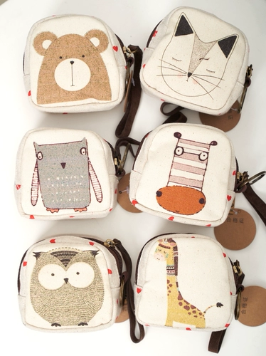 Маленькая помада, мультяшный бумажник, монеты