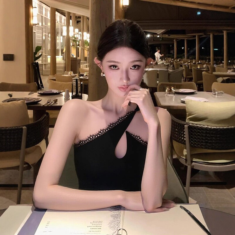Asymmetrical Lace-Trimmed One-Shoulder Camisole for Women, Summer 2026, Figure-Flattering, Clavicle-Exposing, Black Hollow-Out Off-Shoulder Top