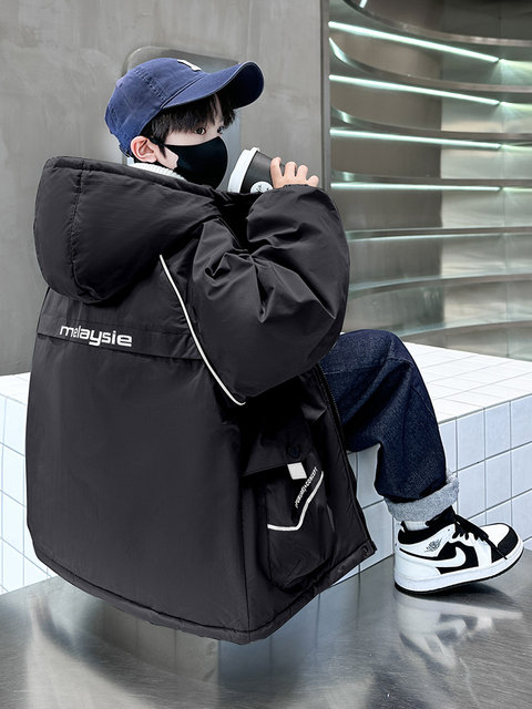 Boys' fleece jacket autumn and winter 2025 new style medium and large children's quilted thickened windbreaker children's wear winter parka