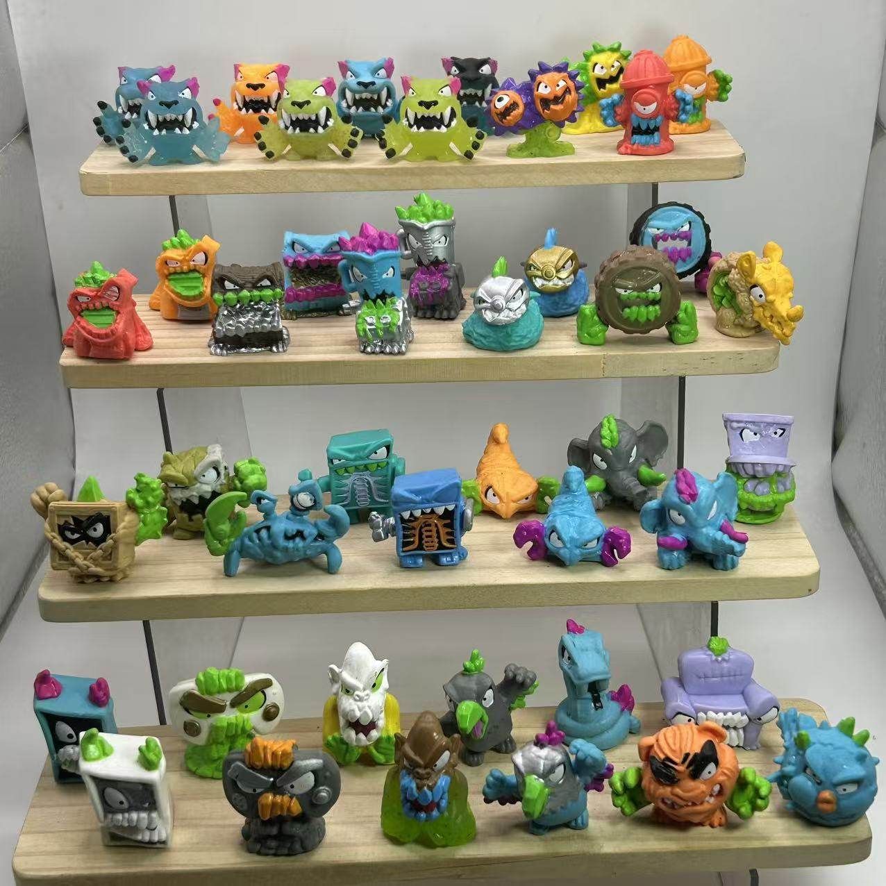 正規品、在庫処分品、MRBEAST Lab ミニモンスターフィギュア、ゴミ虫、Mr. Beast コレクタブル玩具