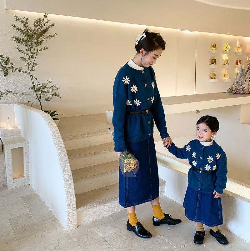 Korean high-end parent-child clothing handmade crochet cardigan 2021 autumn and winter Korean version trendy mother and daughter clothing velvet anti-pilling sweater