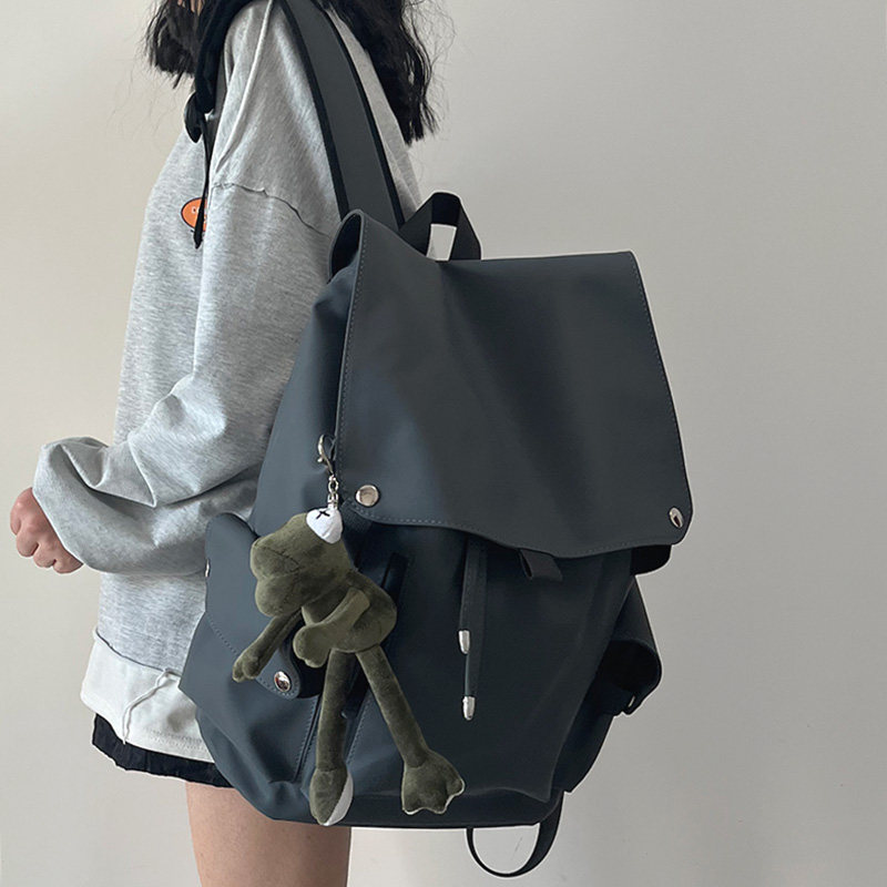 American-style backpack for female college students and high school students, featuring a flap design, made of Oxford cloth, waterproof for travel, and suitable for men.