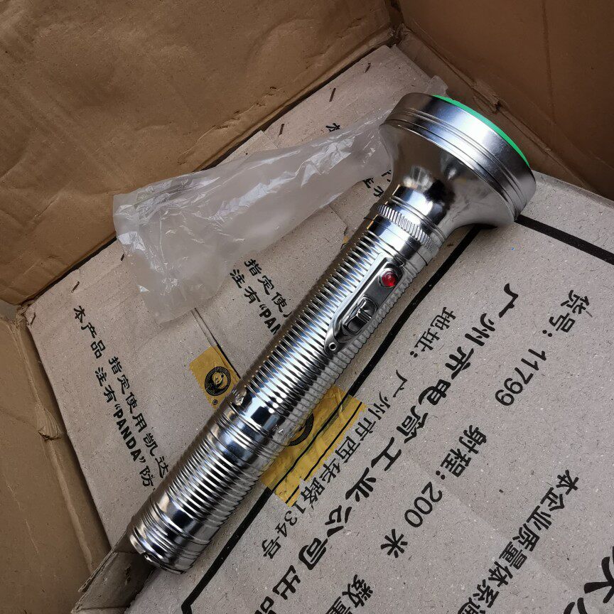 Stock Panda Card Old-fashioned Tin Tungsten Filament Yellow Light Home Lighting Battery Flashlight Tire Teach Nostalgia Collection