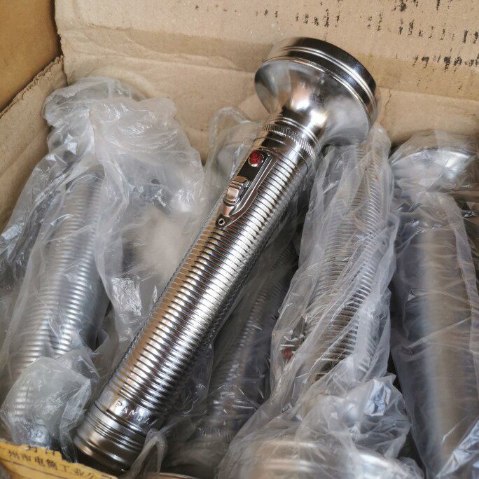 Panda Truffle Iron Flashlight Stock New No. 1 Battery yellow light Lighting tungsten filament old flashlight Tire Teach