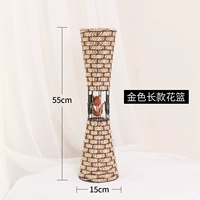 Длинная цветочная корзина золотого цвета.