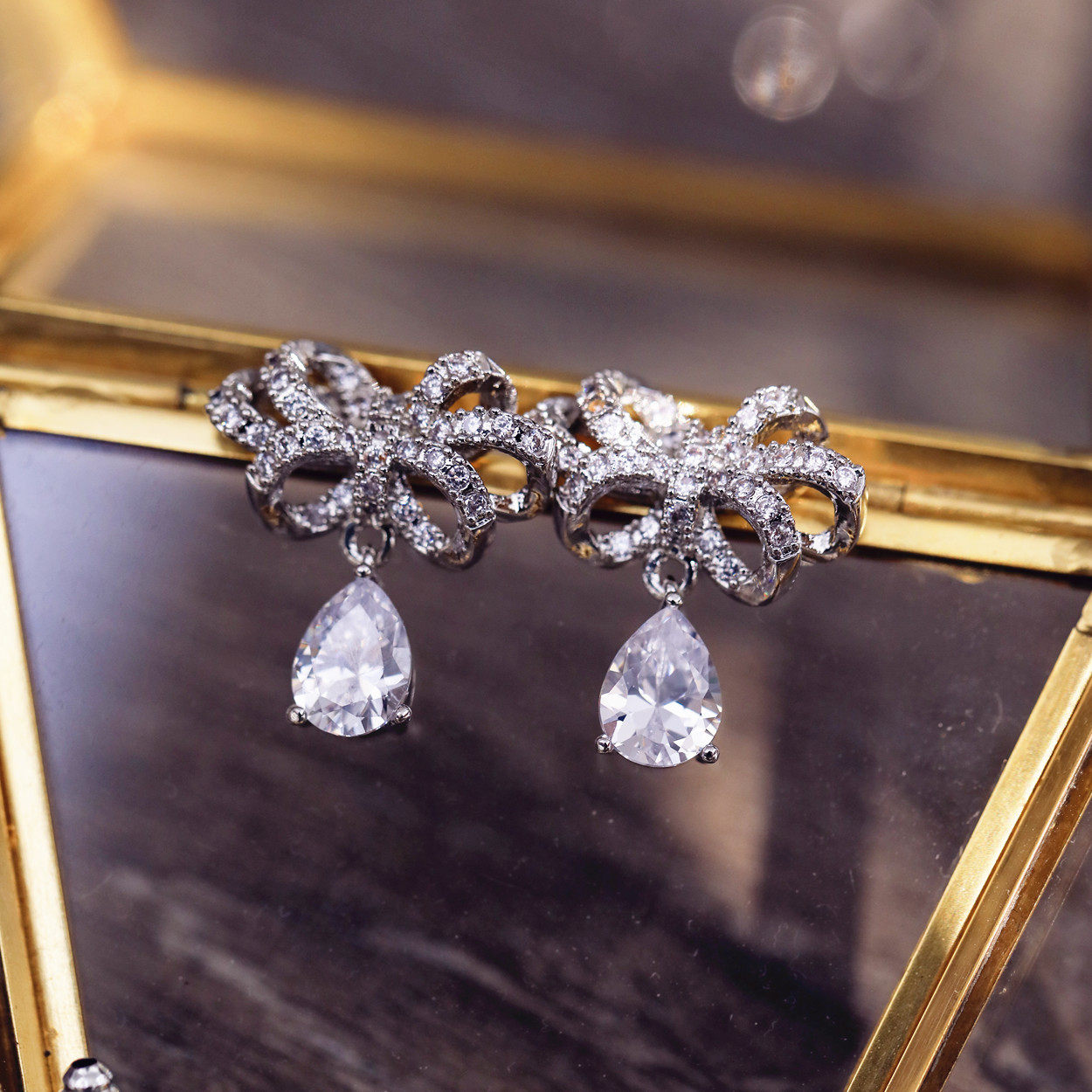 Short Hair Earrings Earrings Earrings Earshot Female Minimalist Wife Korea Fresh Ear Clip Bridal Ear Accessories Short shiny earbuds