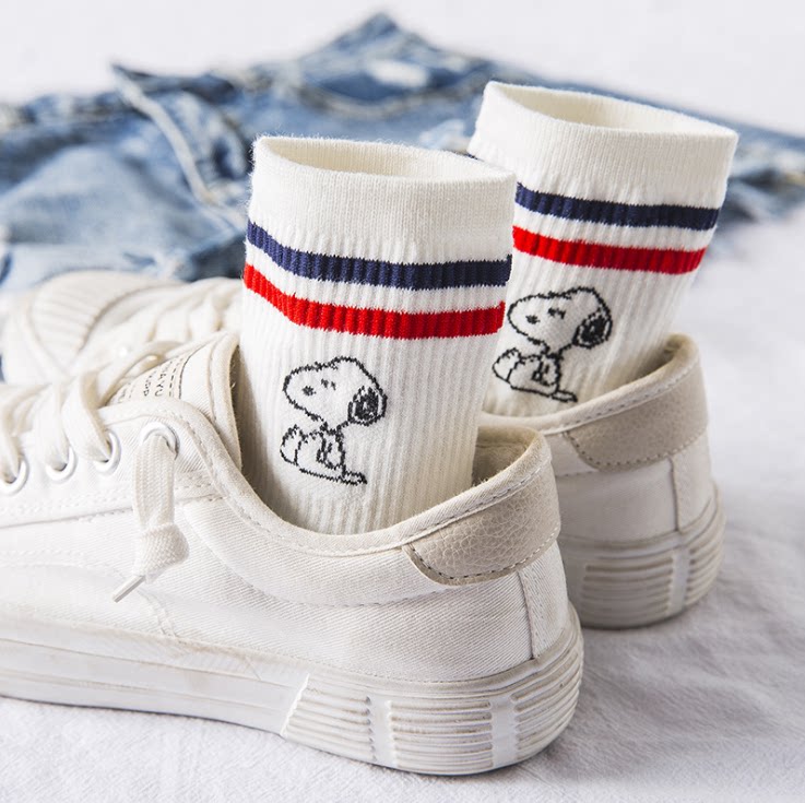 Cute cartoon Snoopy tube socks female Korean Japanese college wind girl heart student socks ins tide cotton socks