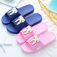 Dép mùa hè và dép của phụ nữ nhà với không trượt dày- đáy phòng tắm tắm bị rò rỉ dép hoạt hình vài dép dễ thương