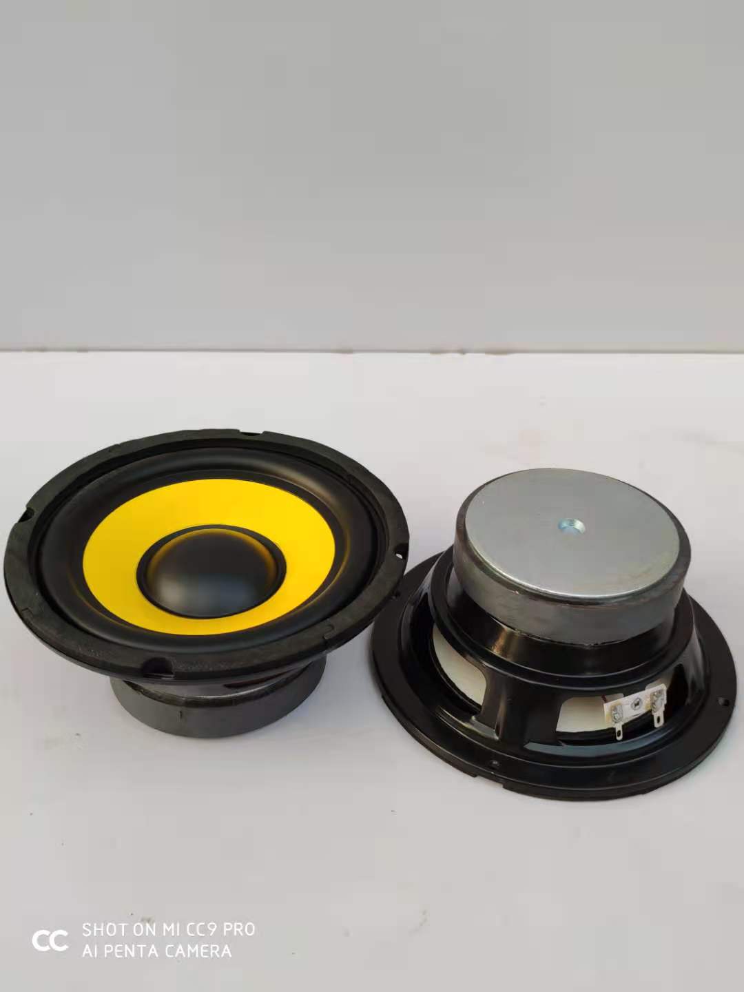 Factory handling look with flaws 6 5 inch yellow pelvic horn 6 5 inch speaker and horn bass horn