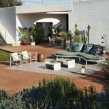 Простой внутренний двор солнечный свет Дом Стул Бар Бар Отель вилла на открытом воздухе вилла сочетание