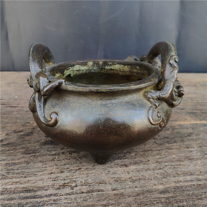 Antique ancient playing hot selling collection brass Dragon children's three-foot case head incense stove styling ancient and simple workmanship delicacy