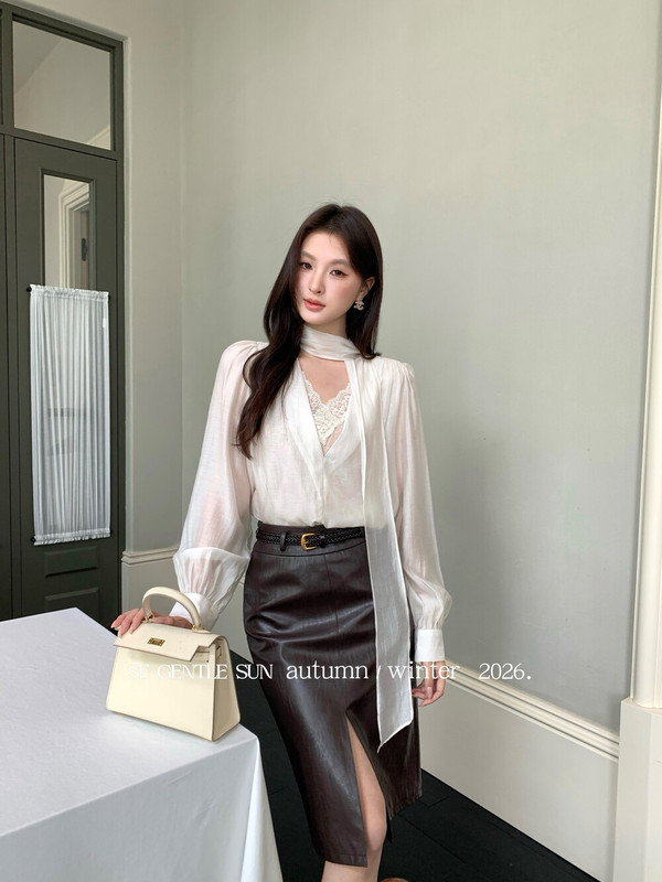 Thirteen Lines High-End Ribbon V-Neck Shirt for Women, Early Autumn New Lace Patchwork French Long-Sleeve Chiffon Top Thirteen Lines High-End Ribbon V-Neck Shirt for Women, Early Autumn New Lace Patchwork French Long-Sleeve Chiffon Top